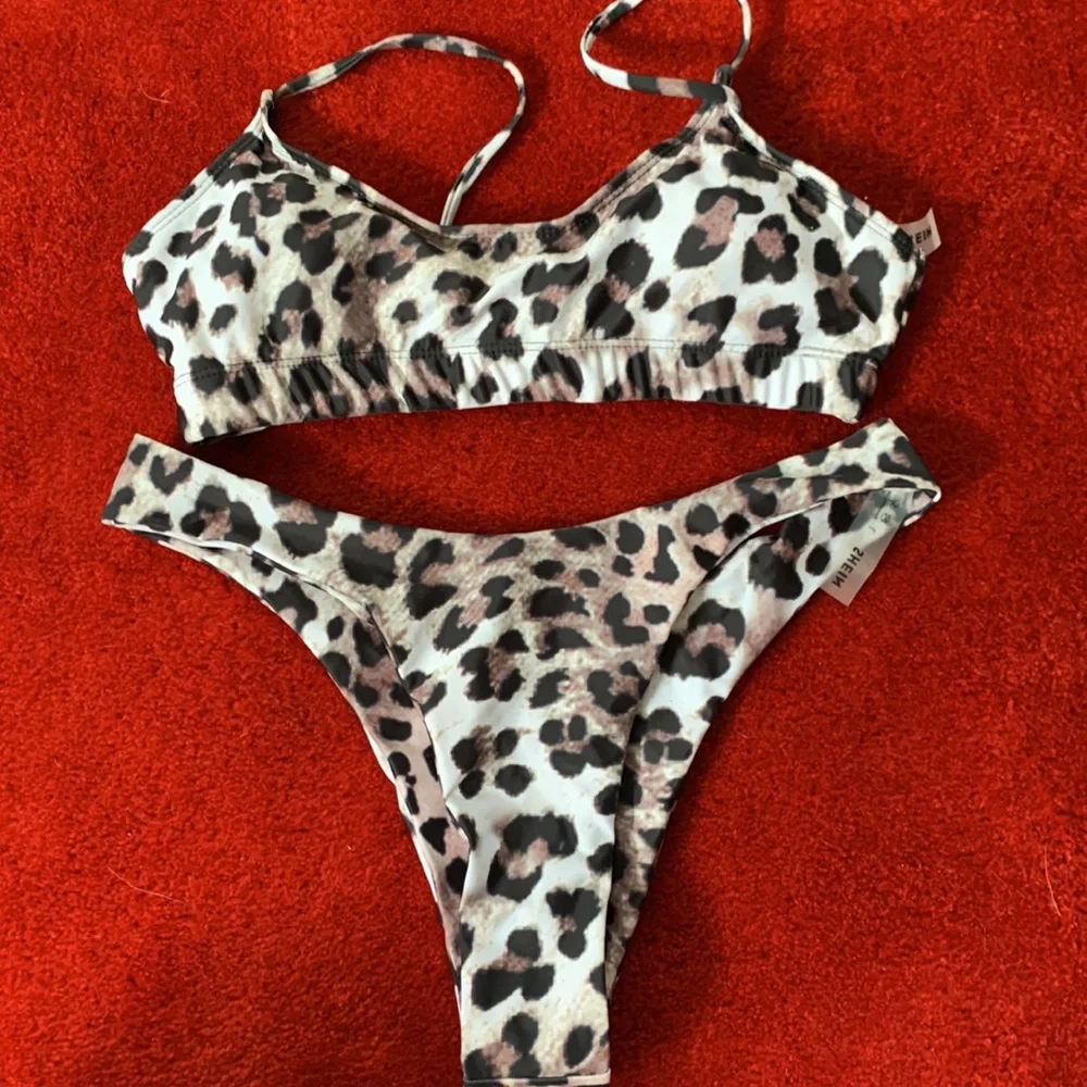 FOUR bikinis! - Picture 4 of 5